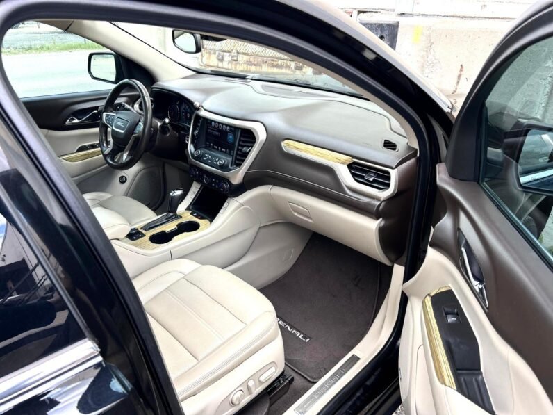 
								2018 GMC Acadia Denali AWD SUV. full									