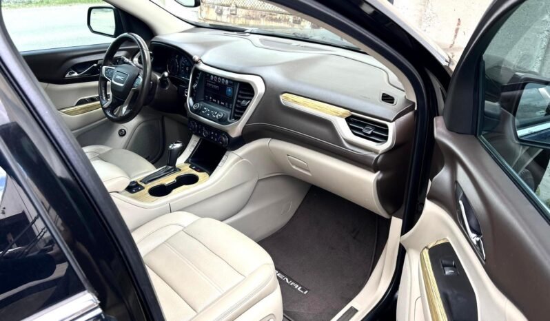 
								2018 GMC Acadia Denali AWD SUV. full									