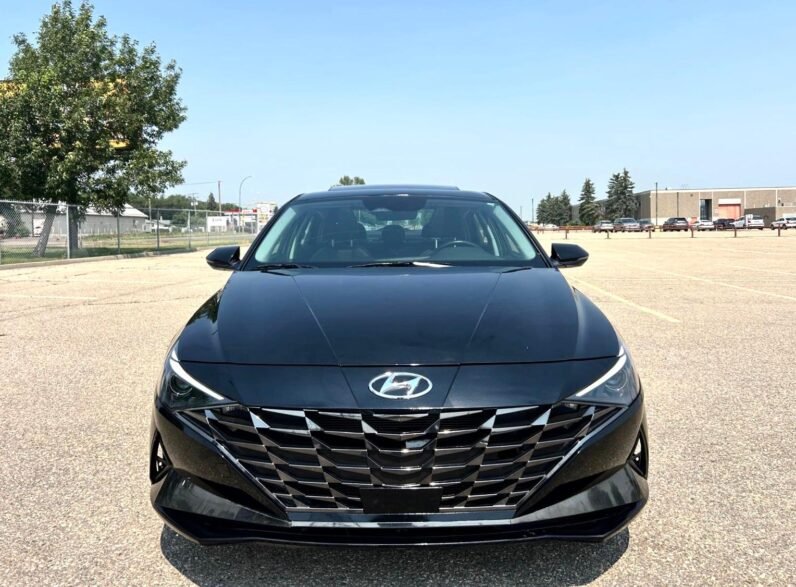 
								2023 Hyundai Elantra Luxury Sedan full									