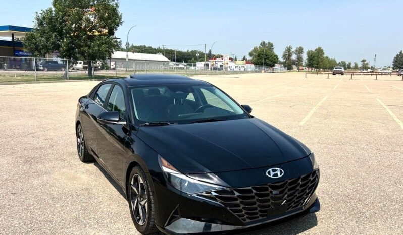 
								2023 Hyundai Elantra Luxury Sedan full									
