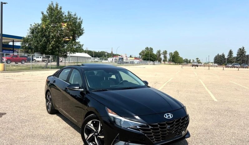 
								2023 Hyundai Elantra Luxury Sedan full									