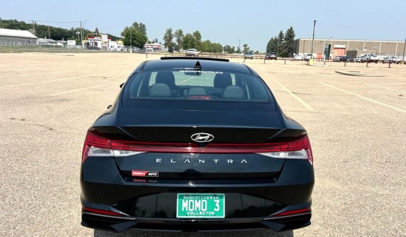 
								2023 Hyundai Elantra Luxury Sedan full									