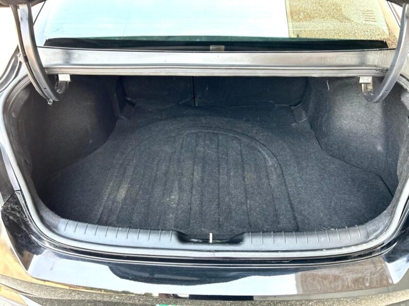 
								2023 Hyundai Elantra Luxury Sedan full									