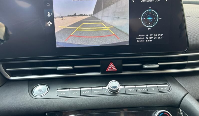
								2023 Hyundai Elantra Luxury Sedan full									