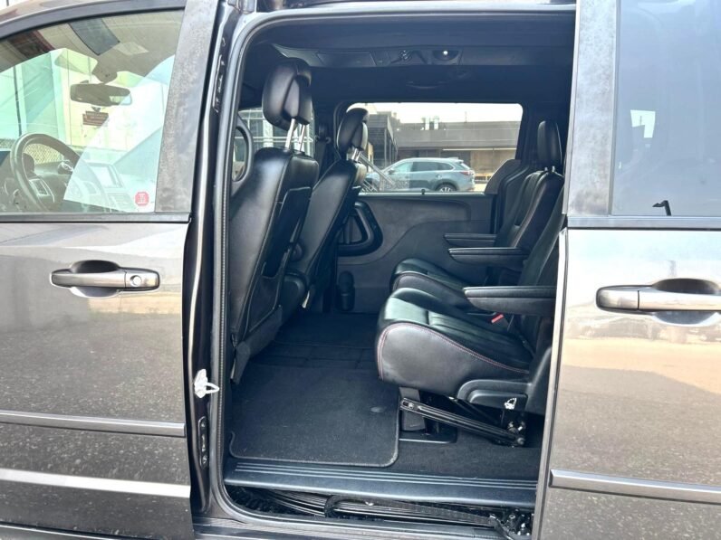 
								2016 Dodge Grand Caravan R/T Minivan full									