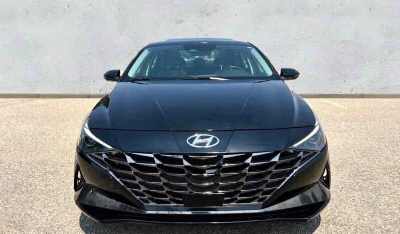 
								2023 Hyundai Elantra Luxury Sedan full									