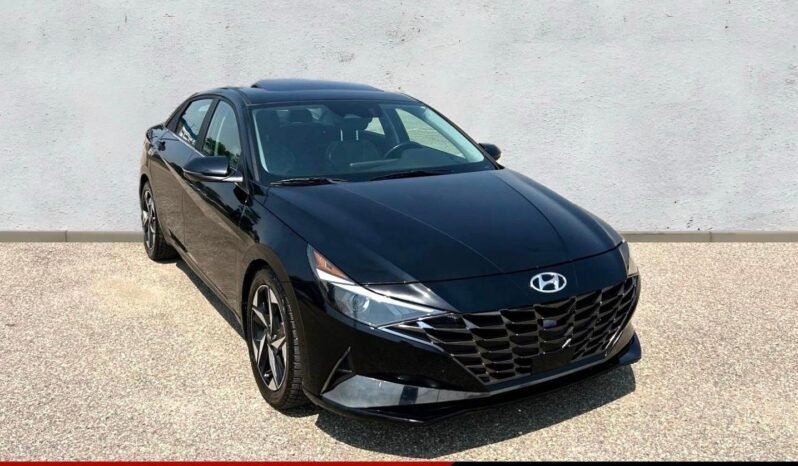 
								2023 Hyundai Elantra Luxury Sedan full									