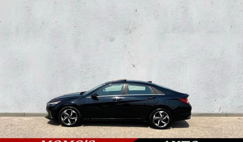 
								2023 Hyundai Elantra Luxury Sedan full									