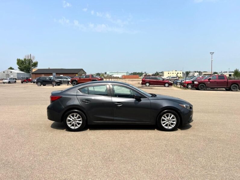 
								2015 Mazda3 Skyactiv Sedan full									