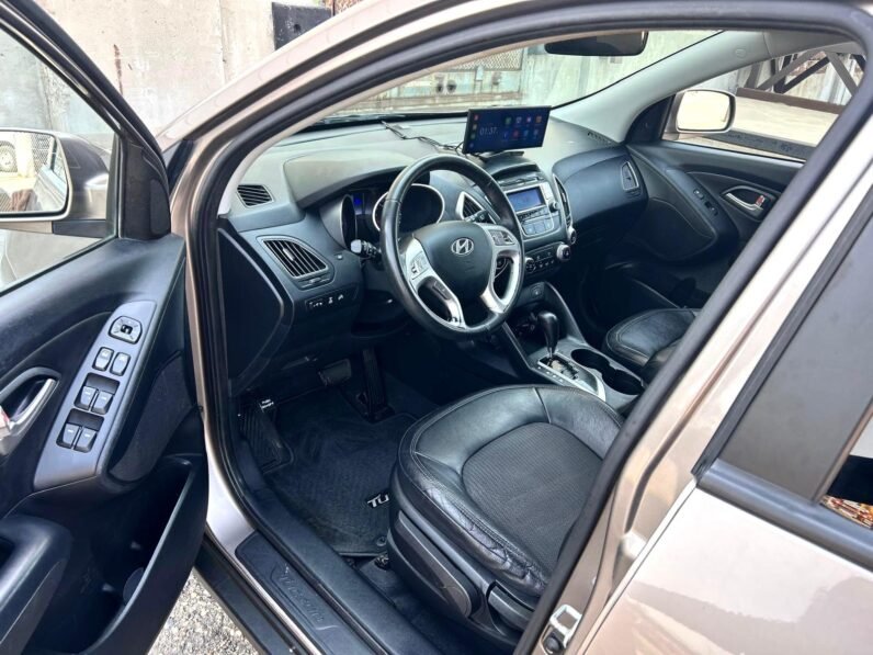 
								2013 Hyundai Tucson Limited AWD SUV. full									