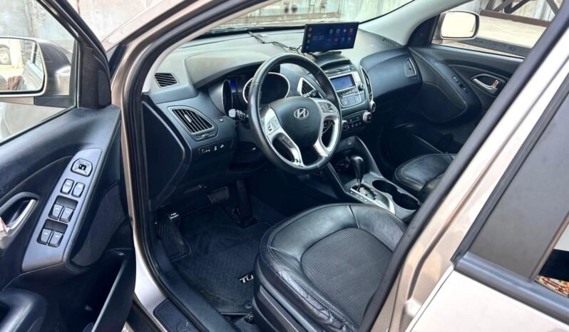 
								2013 Hyundai Tucson Limited AWD SUV. full									