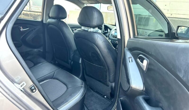 
								2013 Hyundai Tucson Limited AWD SUV. full									