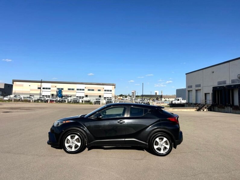 
								2018 Toyota C-HR XLE SUV full									