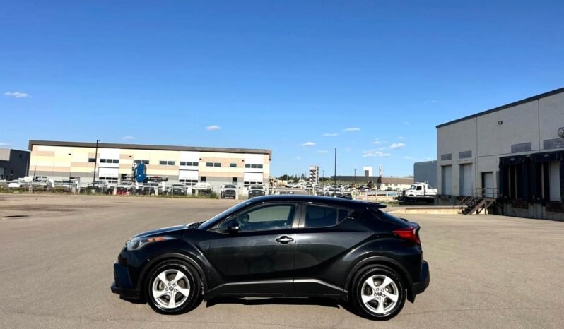 
								2018 Toyota C-HR XLE SUV full									