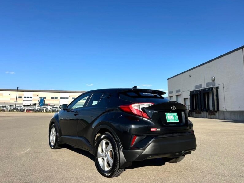 
								2018 Toyota C-HR XLE SUV full									