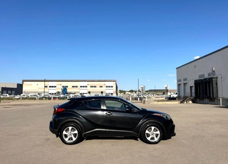 
								2018 Toyota C-HR XLE SUV full									