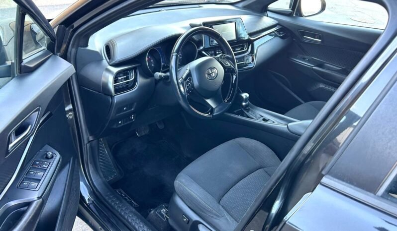 
								2018 Toyota C-HR XLE SUV full									