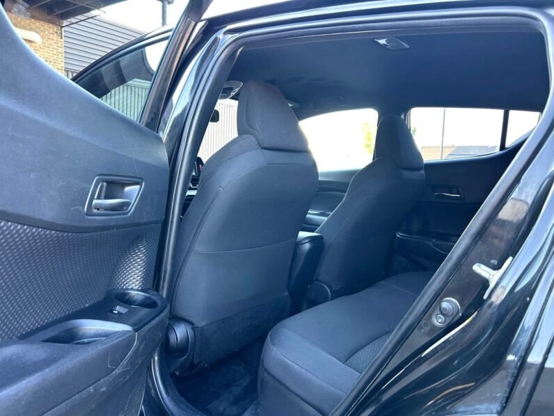 
								2018 Toyota C-HR XLE SUV full									