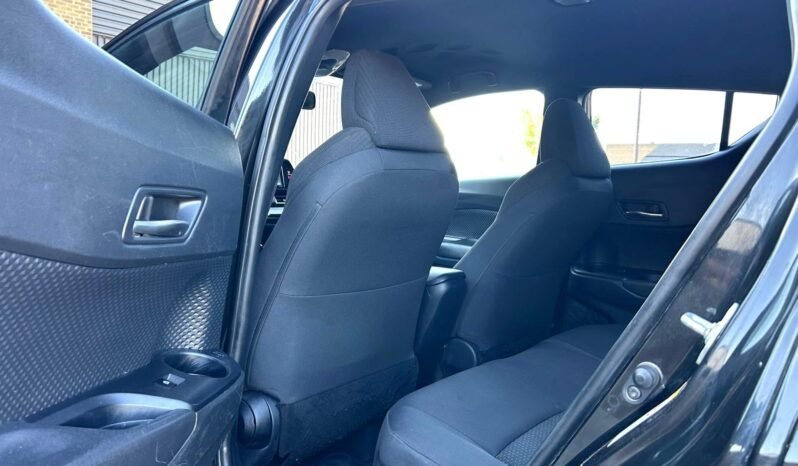 
								2018 Toyota C-HR XLE SUV full									