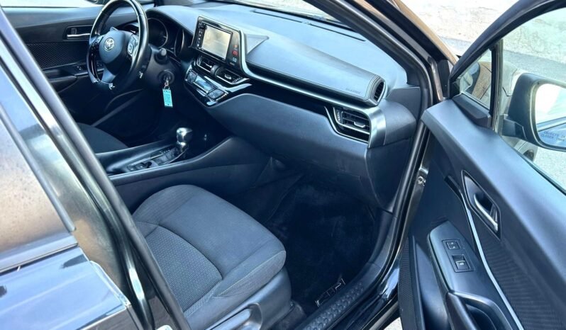 
								2018 Toyota C-HR XLE SUV full									