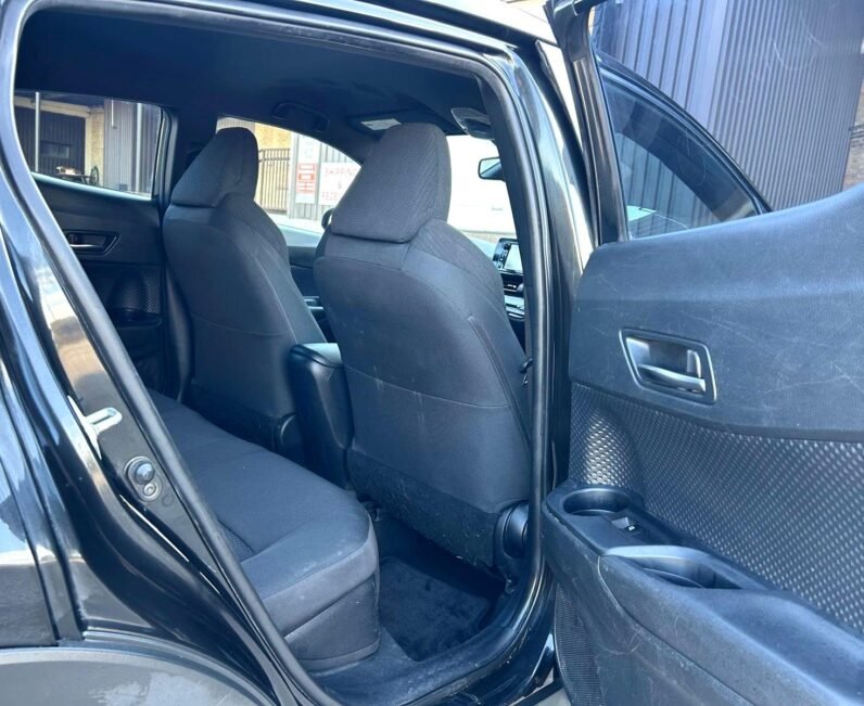 
								2018 Toyota C-HR XLE SUV full									
