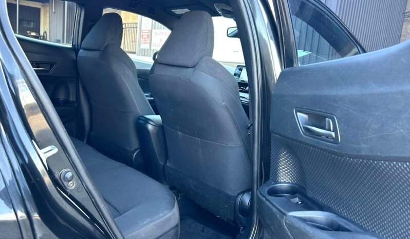 
								2018 Toyota C-HR XLE SUV full									