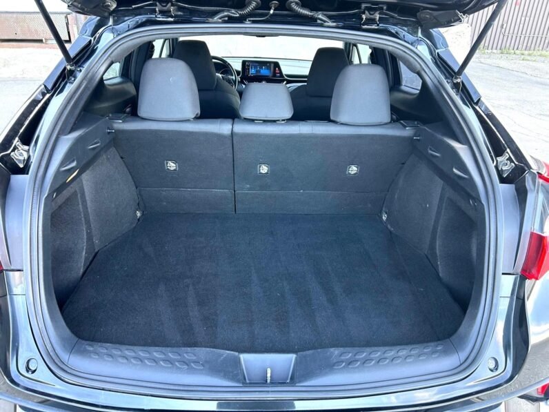 
								2018 Toyota C-HR XLE SUV full									