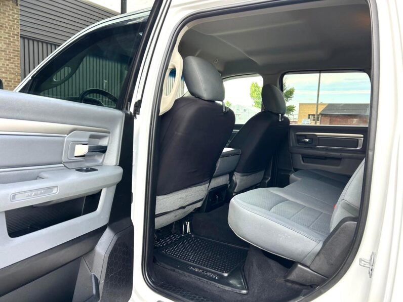 
								2019 Dodge Ram 1500 SLT Classic Crewcab 4×4 Pickup Truck. full									