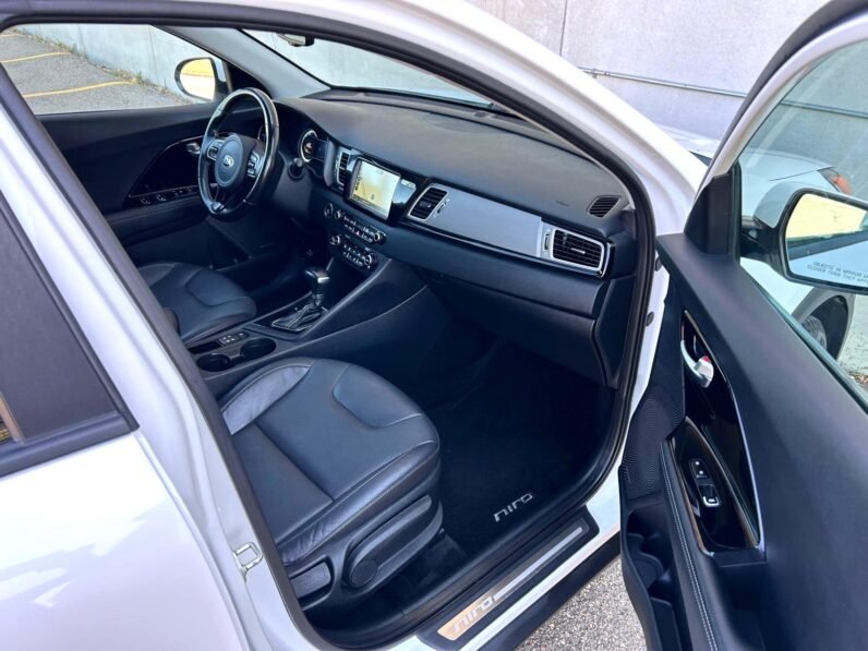 
								2018 Kia Niro Hybrid SX Touring SUV full									