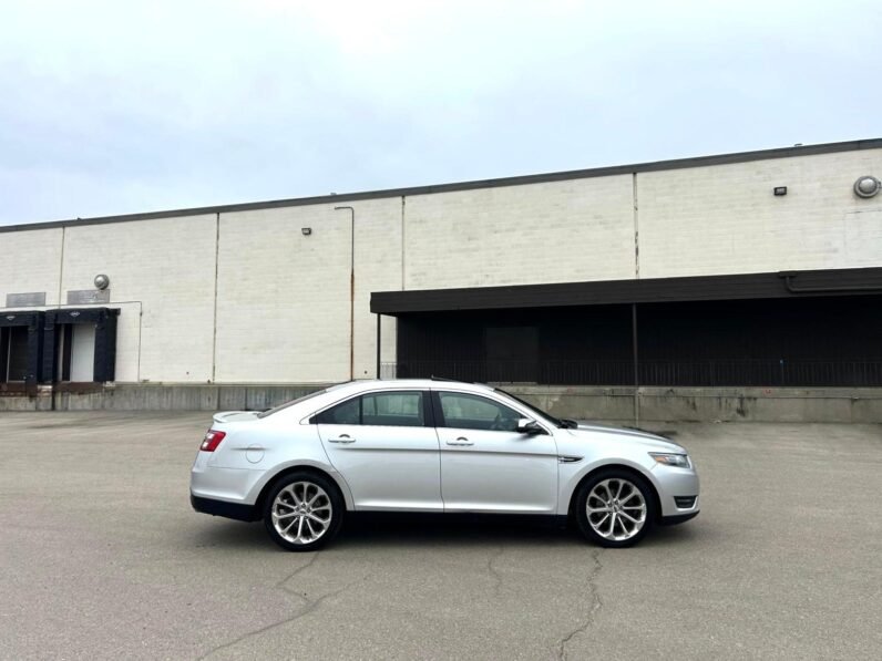 
								2016 Ford Taurus Limited AWD Sedan full									