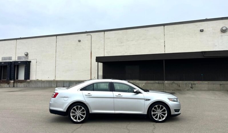 
								2016 Ford Taurus Limited AWD Sedan full									