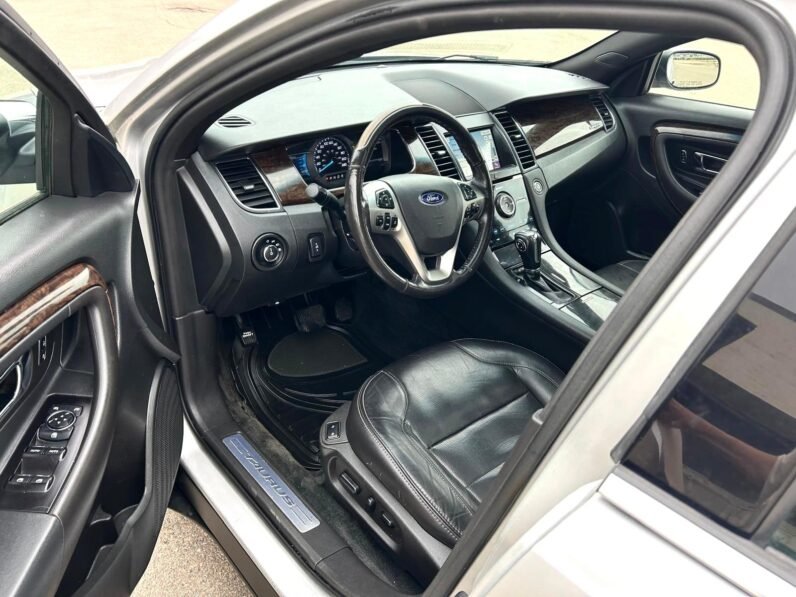 
								2016 Ford Taurus Limited AWD Sedan full									