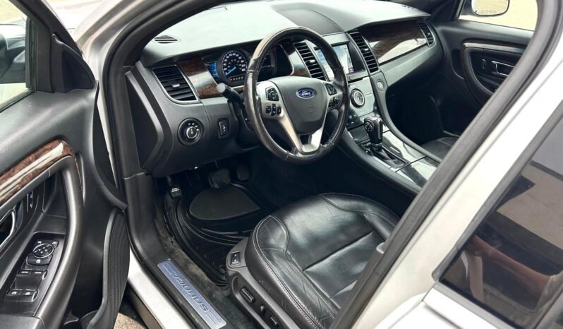 
								2016 Ford Taurus Limited AWD Sedan full									