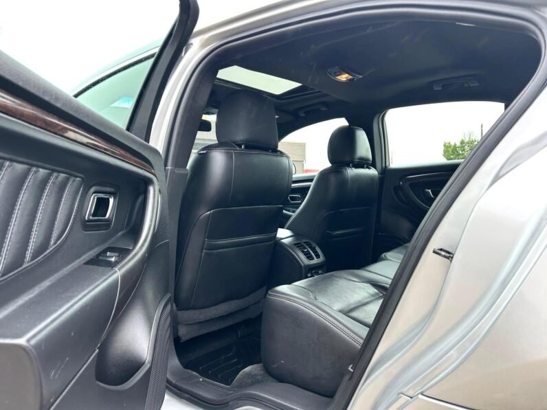 
								2016 Ford Taurus Limited AWD Sedan full									