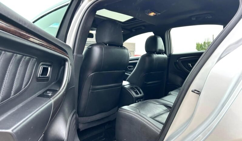 
								2016 Ford Taurus Limited AWD Sedan full									