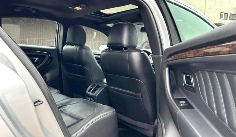 
								2016 Ford Taurus Limited AWD Sedan full									