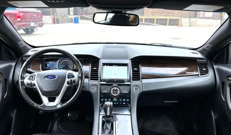 
								2016 Ford Taurus Limited AWD Sedan full									