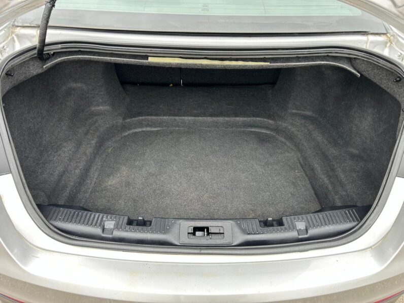 
								2016 Ford Taurus Limited AWD Sedan full									
