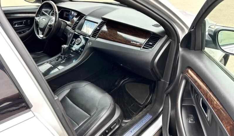 
								2016 Ford Taurus Limited AWD Sedan full									