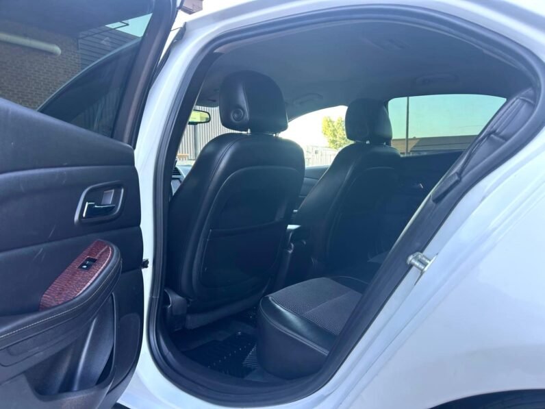 
								2013 Chevrolet Malibu LT Sedan full									