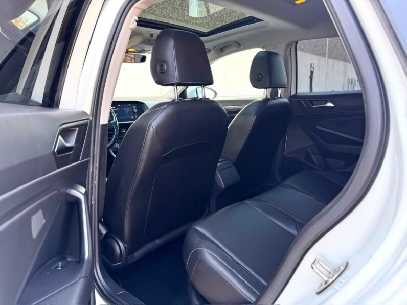 
								2019 Volkswagen Jetta Highline Sedan full									