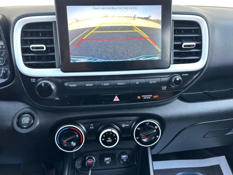 
								2021 Hyundai Venue Trend Hatchback full									