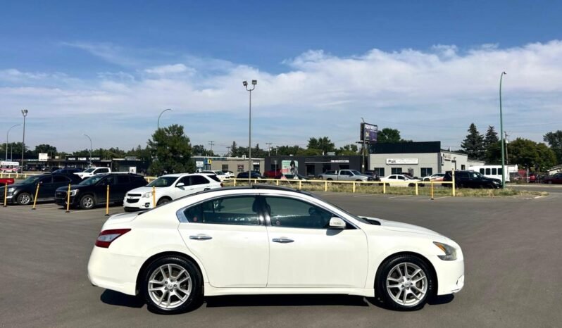 
								2011 Nissan Maxima Premium Sedan full									