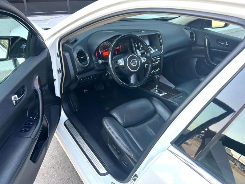 
								2011 Nissan Maxima Premium Sedan full									