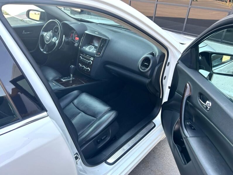 
								2011 Nissan Maxima Premium Sedan full									