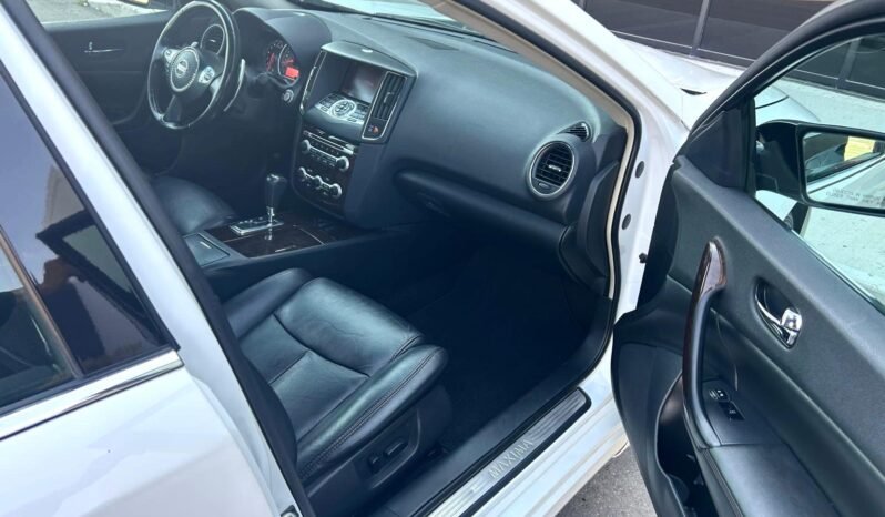 
								2011 Nissan Maxima Premium Sedan full									