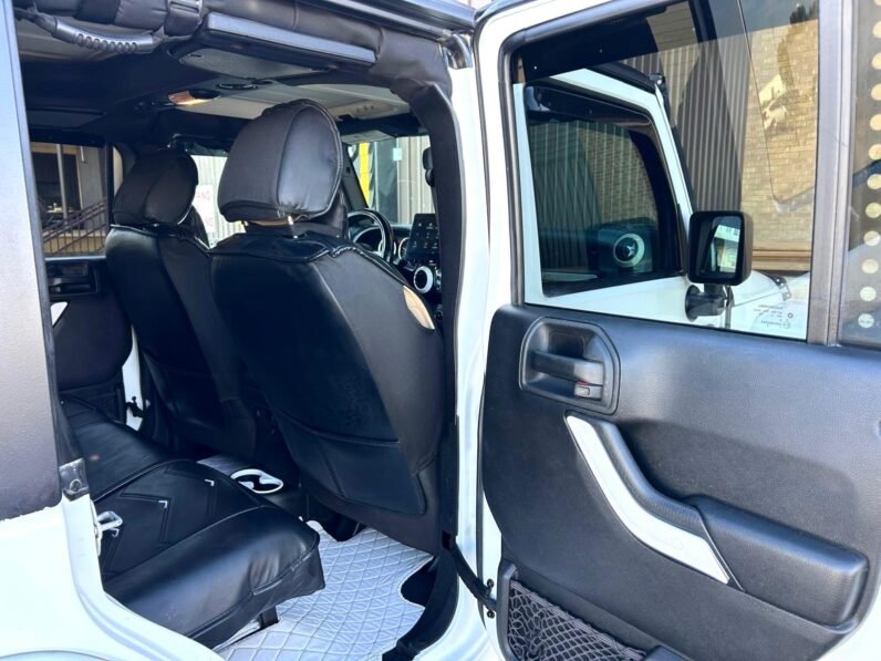 
								2016 Jeep Wrangler Unlimited Sahara 4×4 SUV full									