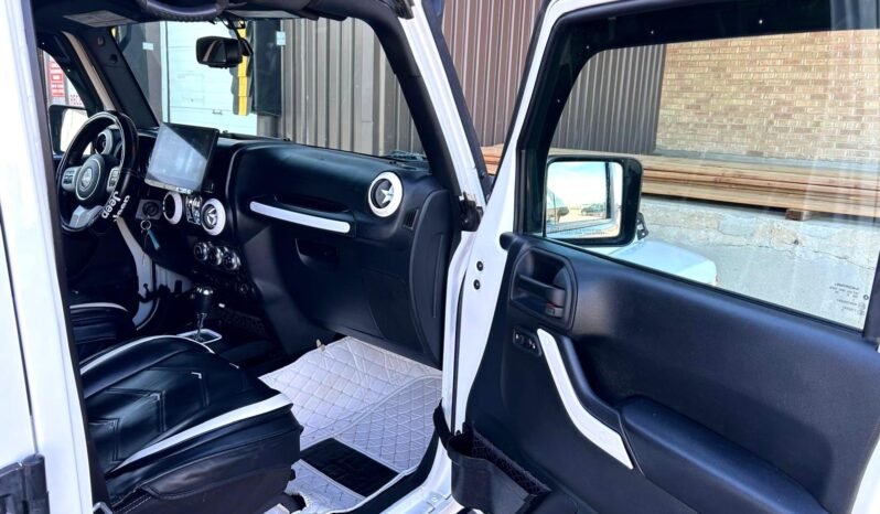 
								2016 Jeep Wrangler Unlimited Sahara 4×4 SUV full									