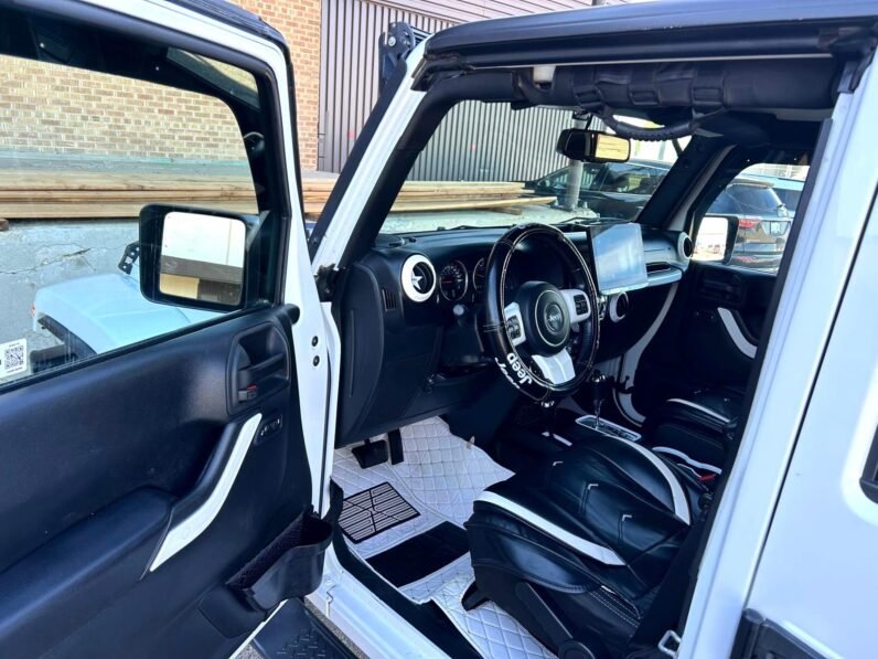 
								2016 Jeep Wrangler Unlimited Sahara 4×4 SUV full									