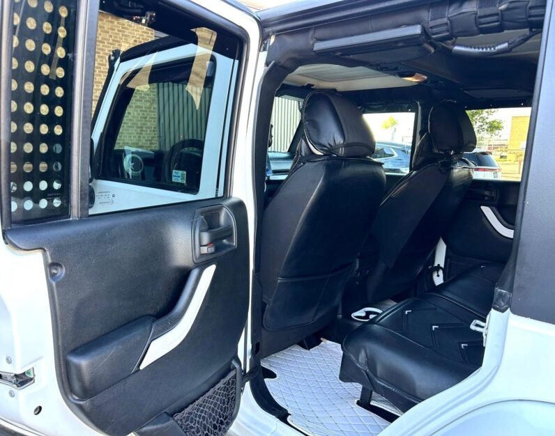 
								2016 Jeep Wrangler Unlimited Sahara 4×4 SUV full									